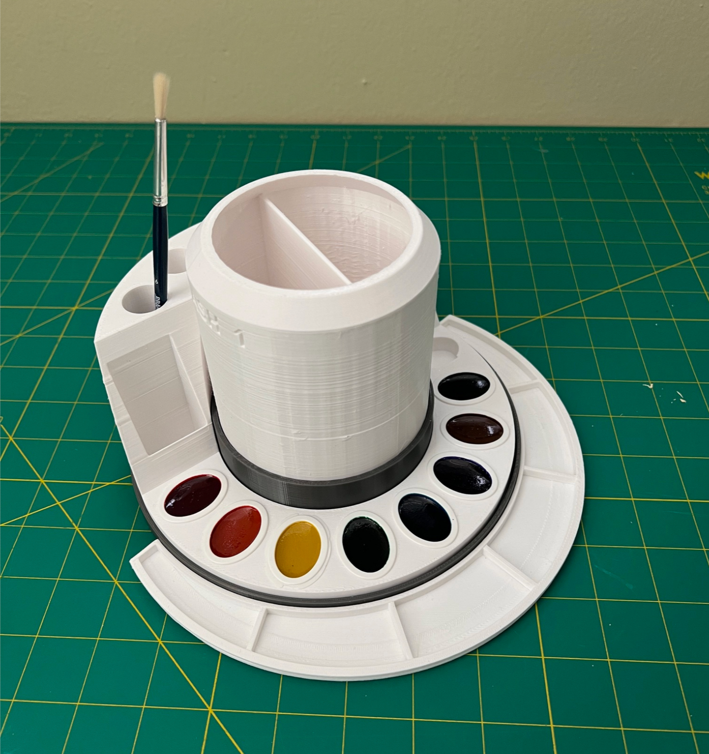 Rotating Paint Station – Designed for Neat, Easy & Efficient Art Sessions  - P004
