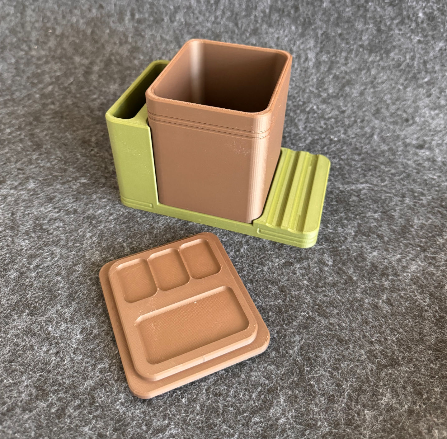 Painters station / paint brush holder  - P003