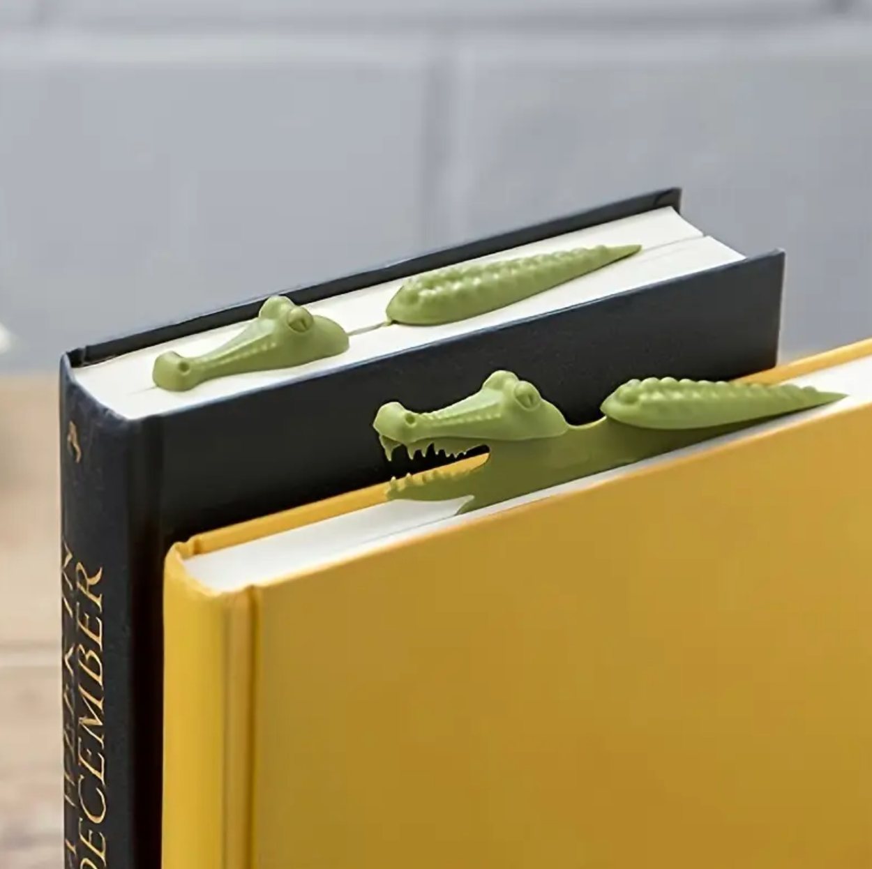 Crocodile Bookmark -  B006.